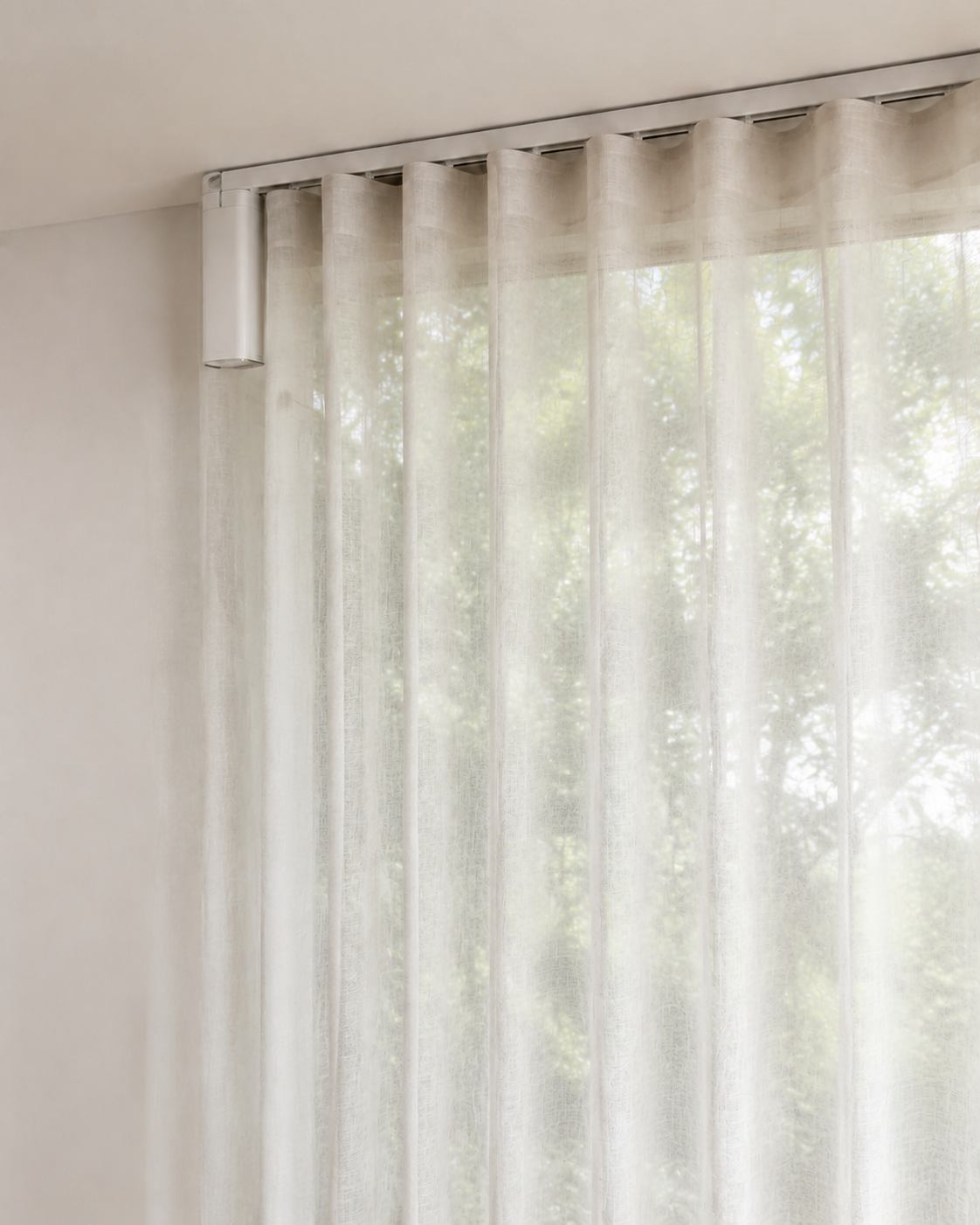 Motorised curtain track