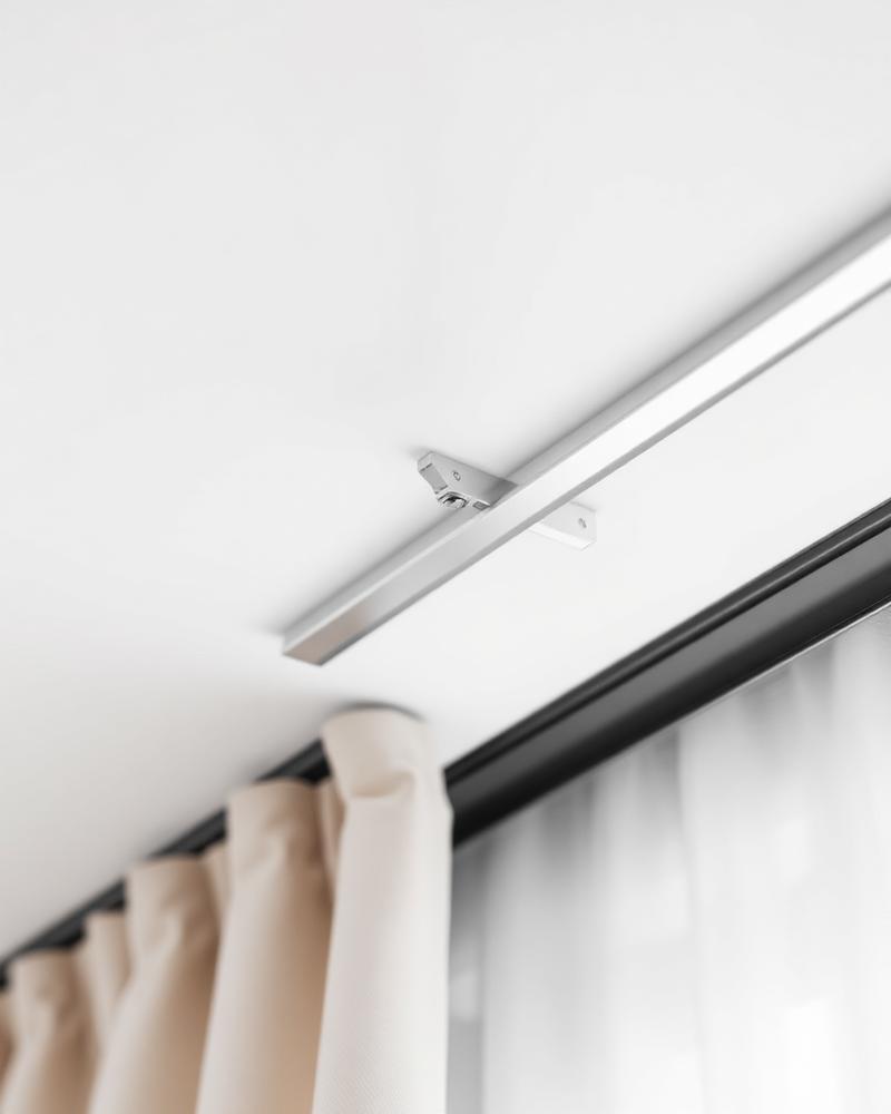 Ceiling-mounted motorised curtain track